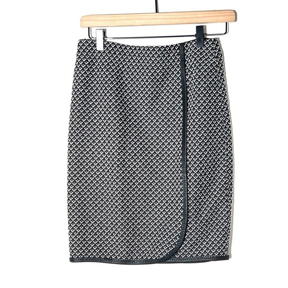 Max studio black and white faux wrap style straight knit skirt size 6? B121 - Picture 1 of 5